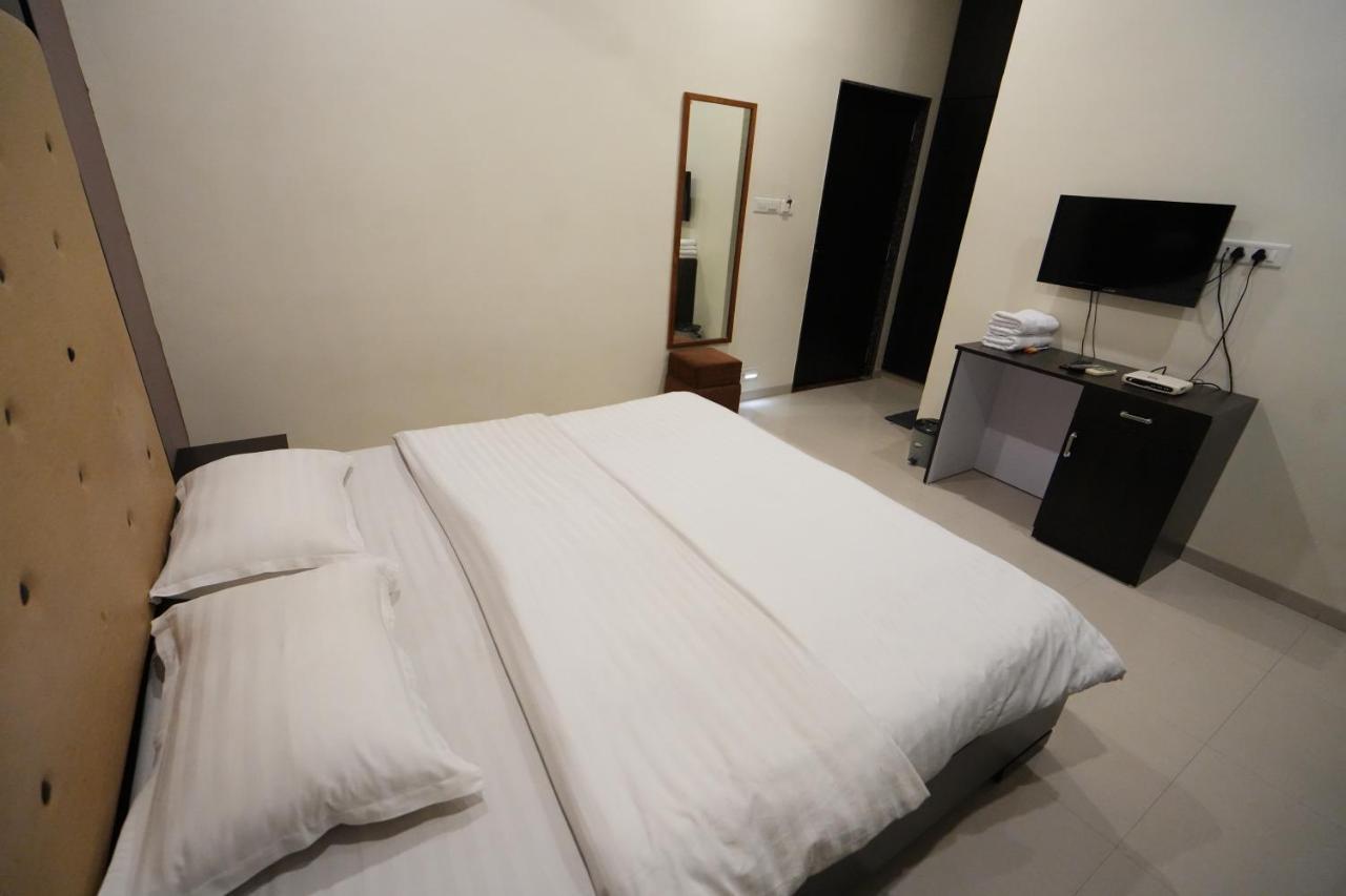 Hotel Ravi Residency Nadiād Exteriör bild