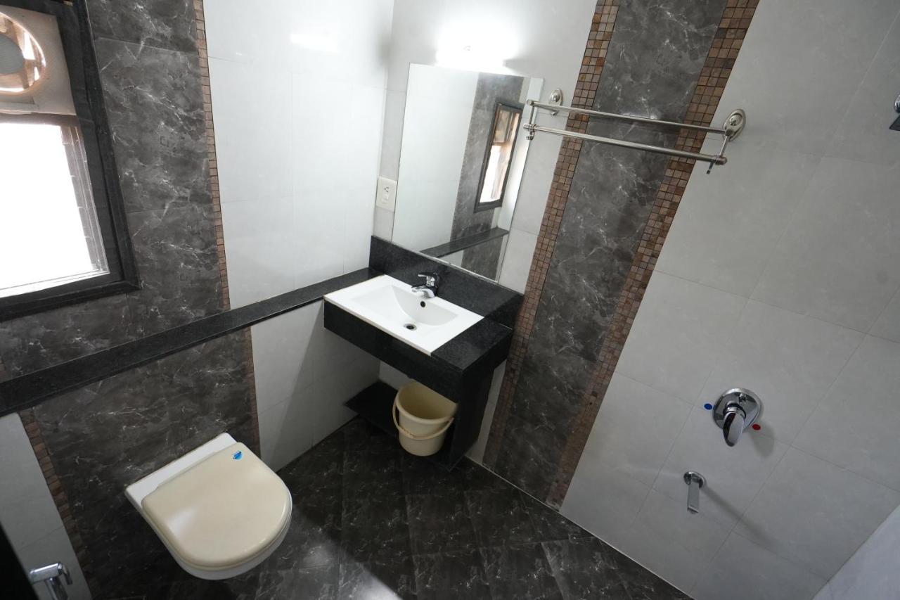 Hotel Ravi Residency Nadiād Exteriör bild