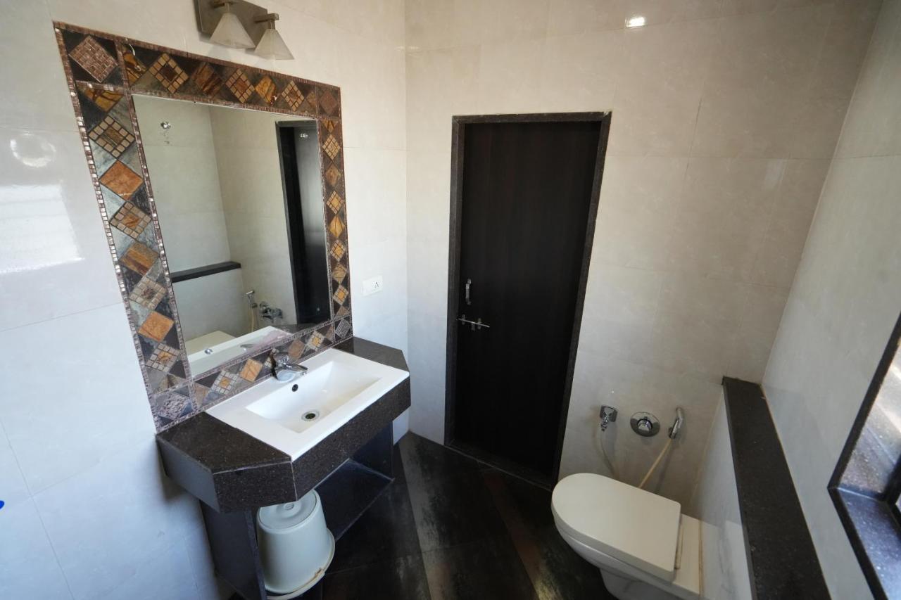 Hotel Ravi Residency Nadiād Exteriör bild