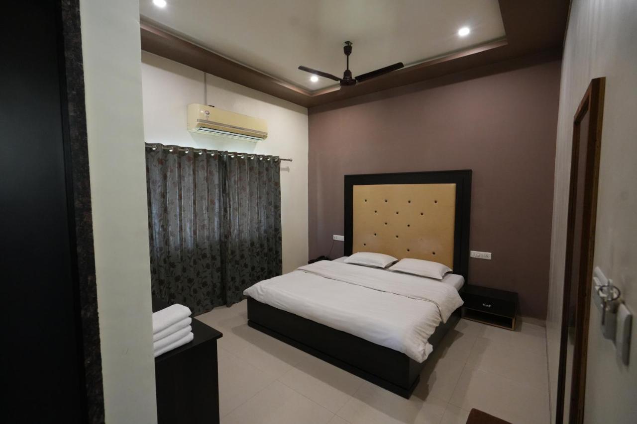 Hotel Ravi Residency Nadiād Exteriör bild