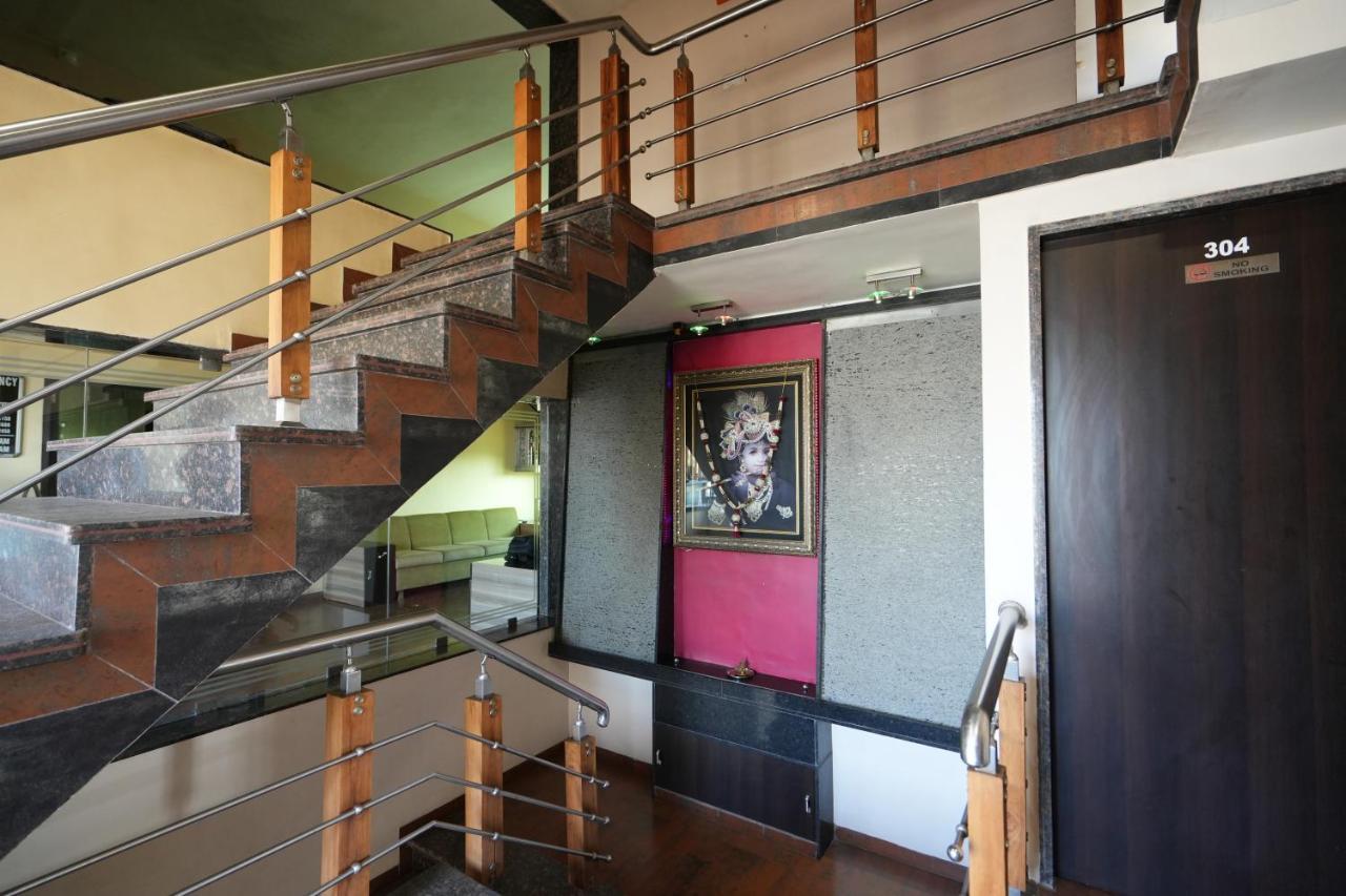 Hotel Ravi Residency Nadiād Exteriör bild