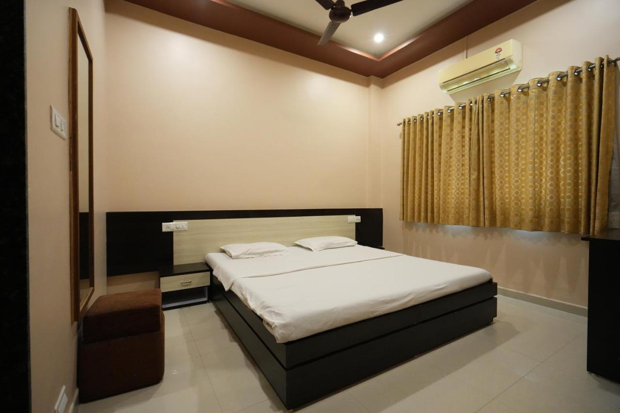 Hotel Ravi Residency Nadiād Exteriör bild