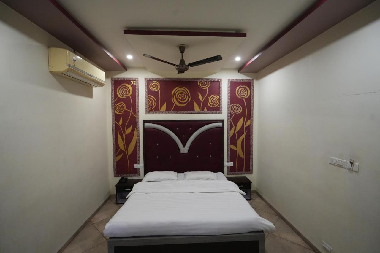 Hotel Ravi Residency Nadiād Exteriör bild