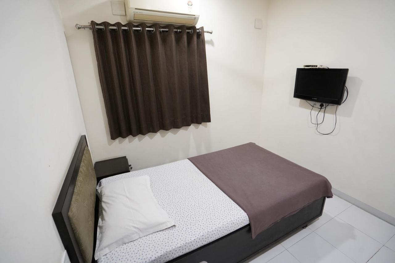 Hotel Ravi Residency Nadiād Exteriör bild